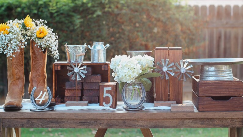 Hand-Welded Steel Horseshoe Mason Jar Vase Holder