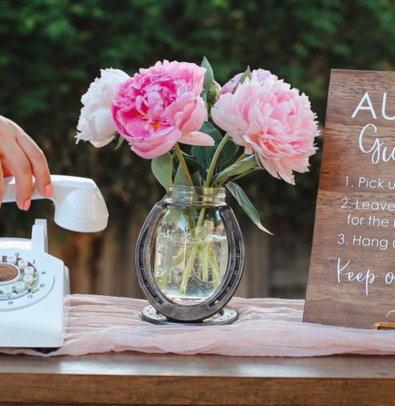 Hand-Welded Steel Horseshoe Mason Jar Vase Holder